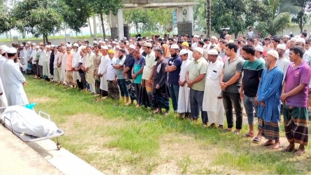 টাঙ্গাইলের সেই ভাইরাল কৃষক কবিরের দাফন সম্পন্ন